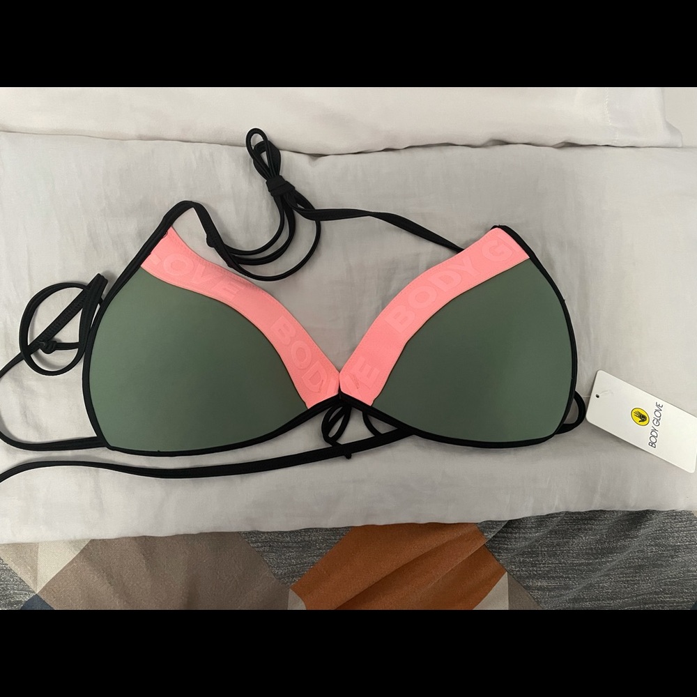 Women’s Body Glove bikini top, size XL. NWT